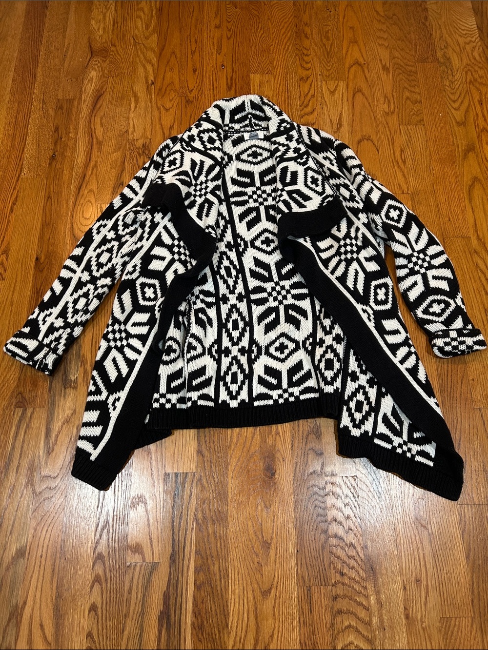 Old Navy Black & White Geometric Open-Front Cardigan